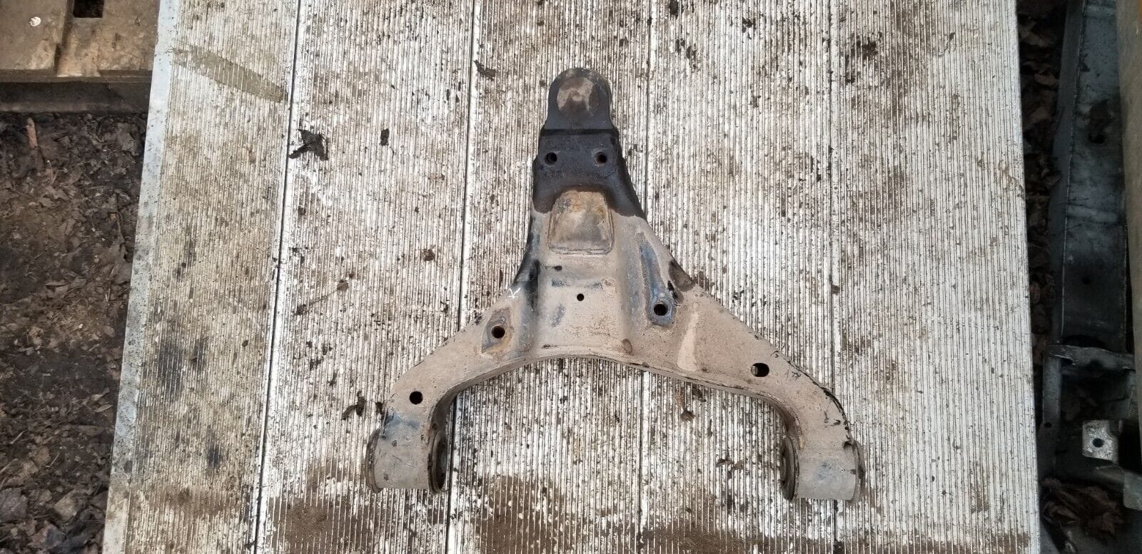 MERCEDES BENZ SPRINTER W906 FRONT RIGHT DRIVER WISHBONE CONTROL ARM