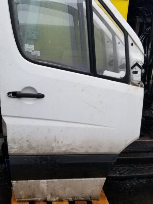 MERCEDES BENZ SPRINTER W906 VOLKSWAGEN CRAFTER DRIVER SIDE FRONT WHITE DOOR