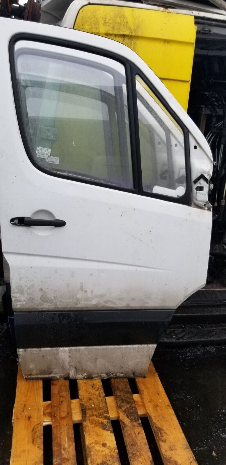 MERCEDES BENZ SPRINTER W906 VOLKSWAGEN CRAFTER DRIVER SIDE FRONT WHITE DOOR