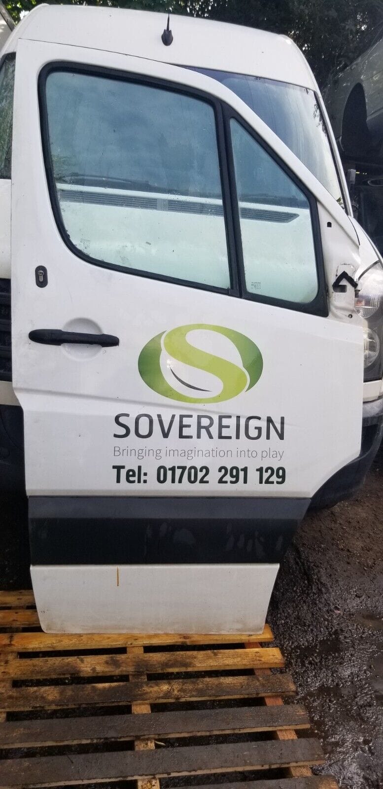 MERCEDES BENZ SPRINTER W906 VOLKSWAGEN CRAFTER DRIVER SIDE FRONT WHITE DOOR