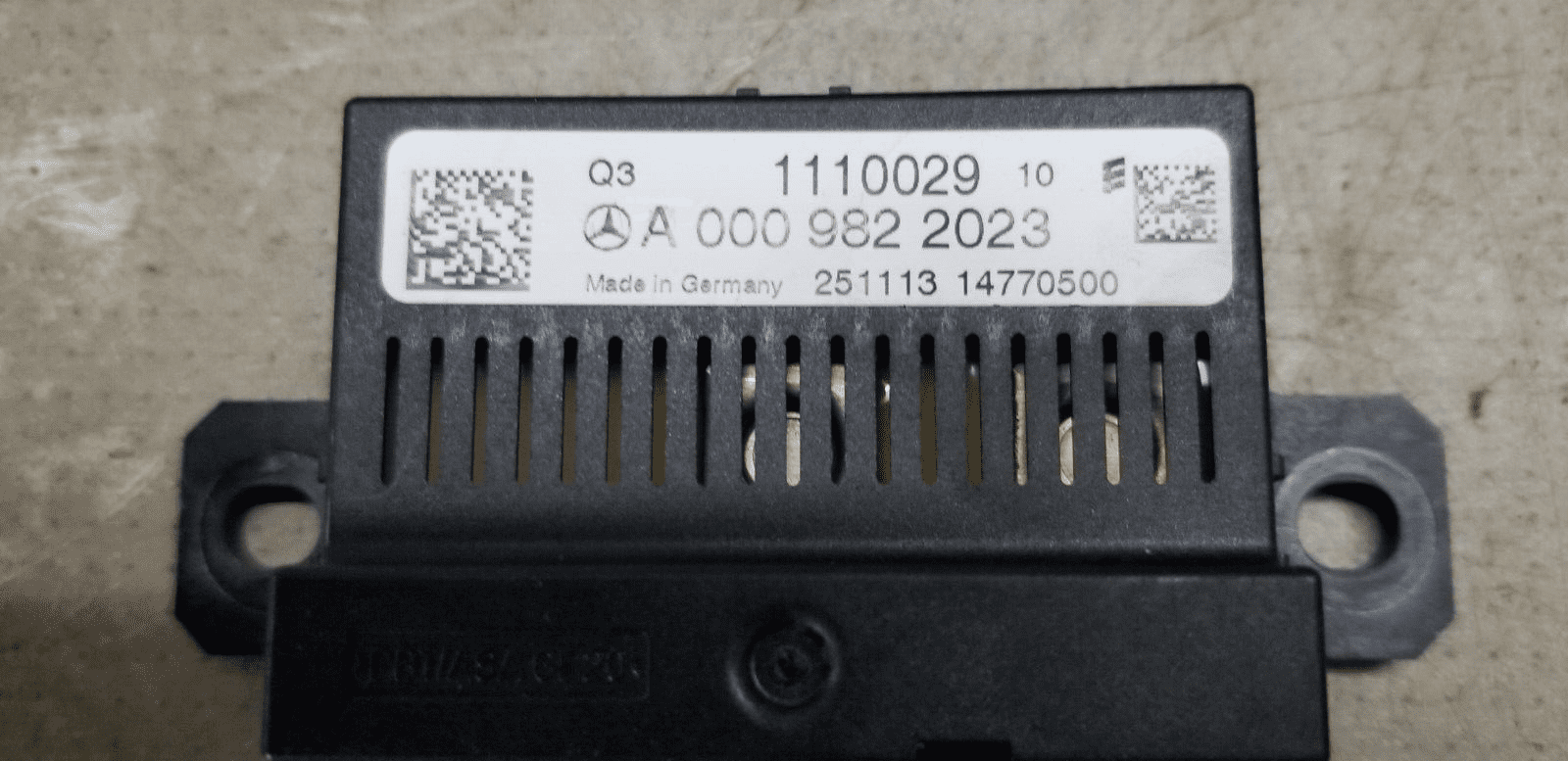 Mercedes Benz E Class Battery Fuse Box Module 2014 2.1 Diesel W212 A0009822023 |O - Image 3