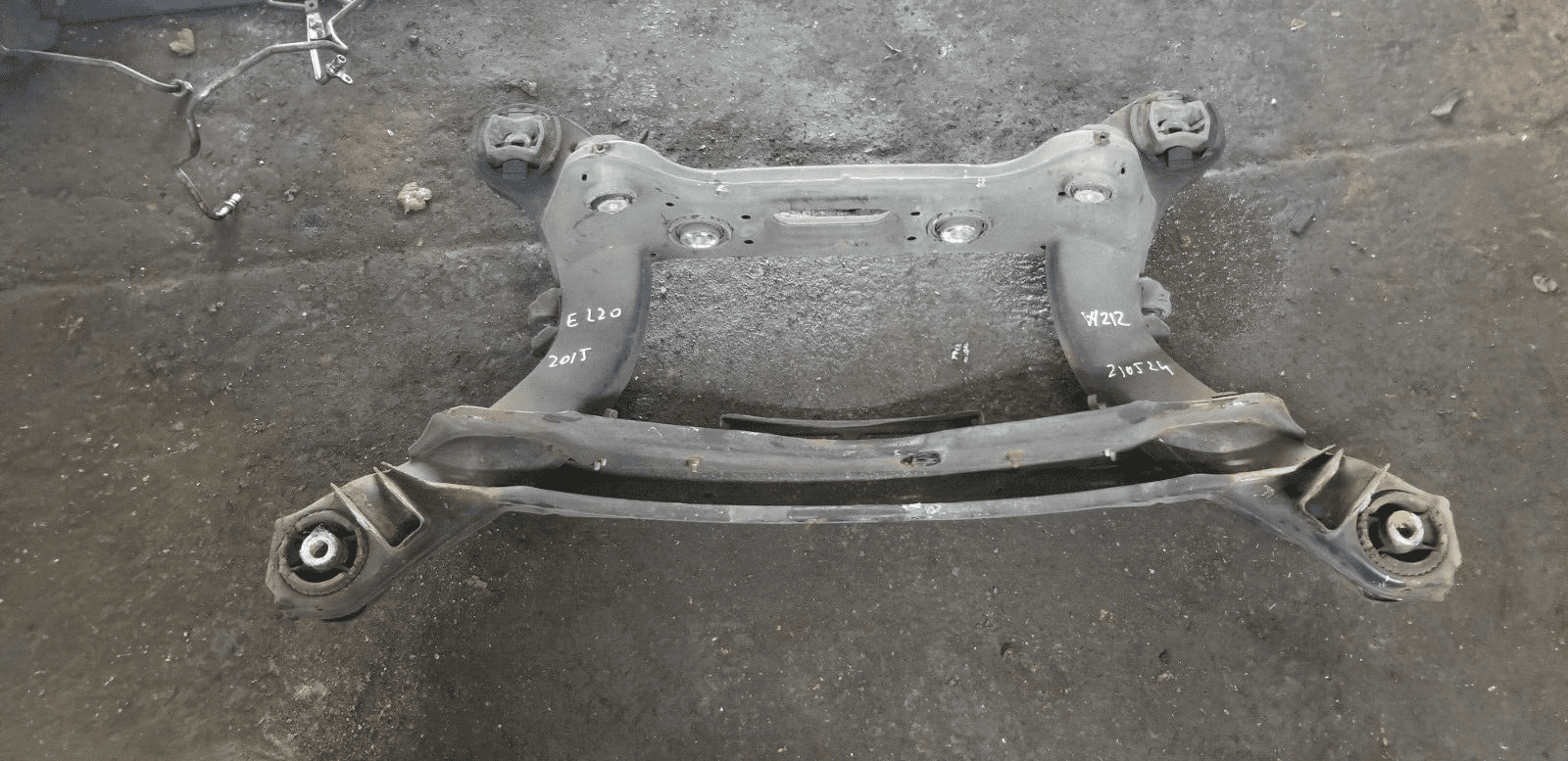 MERCEDES E CLASS REAR SUBFRAME 2015 2.1 Diesel W212 - Image 3