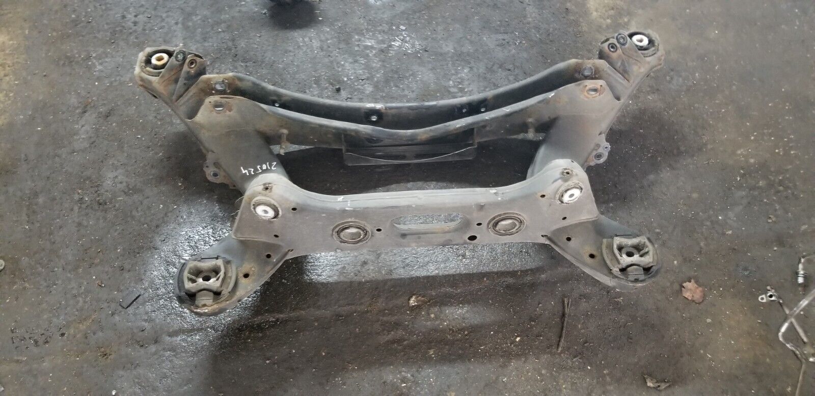 MERCEDES E CLASS REAR SUBFRAME 2015 2.1 Diesel W212 - Image 4