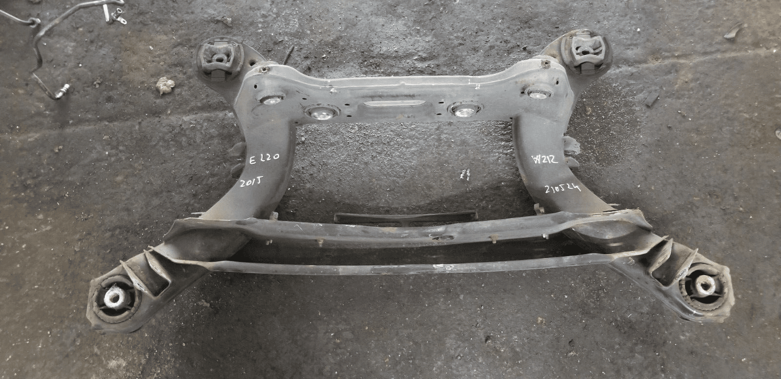 MERCEDES E CLASS REAR SUBFRAME 2015 2.1 Diesel W212