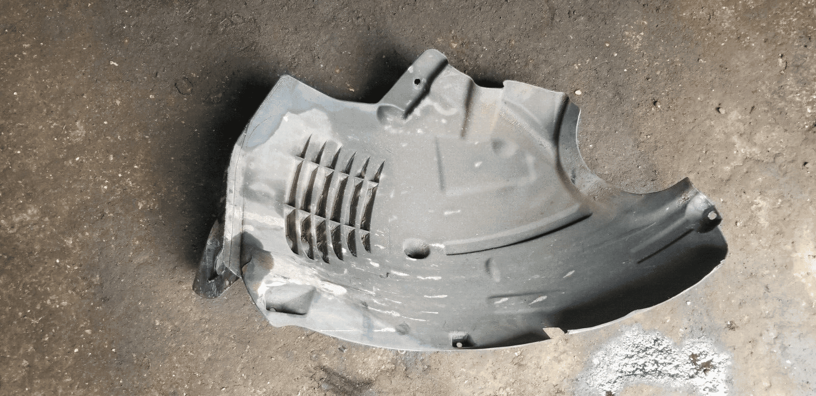 Mercedes E Class Wheel Slash Guard Front Driver Side Front A2126906230 2015 - Image 3