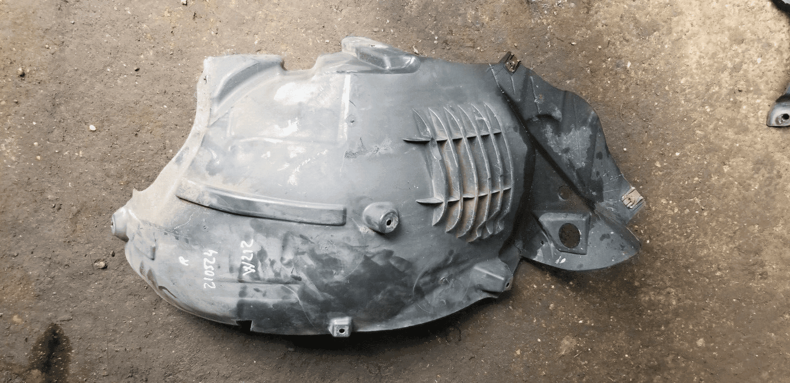 Mercedes E Class Wheel Slash Guard Front Driver Side Front A2126906230 2015