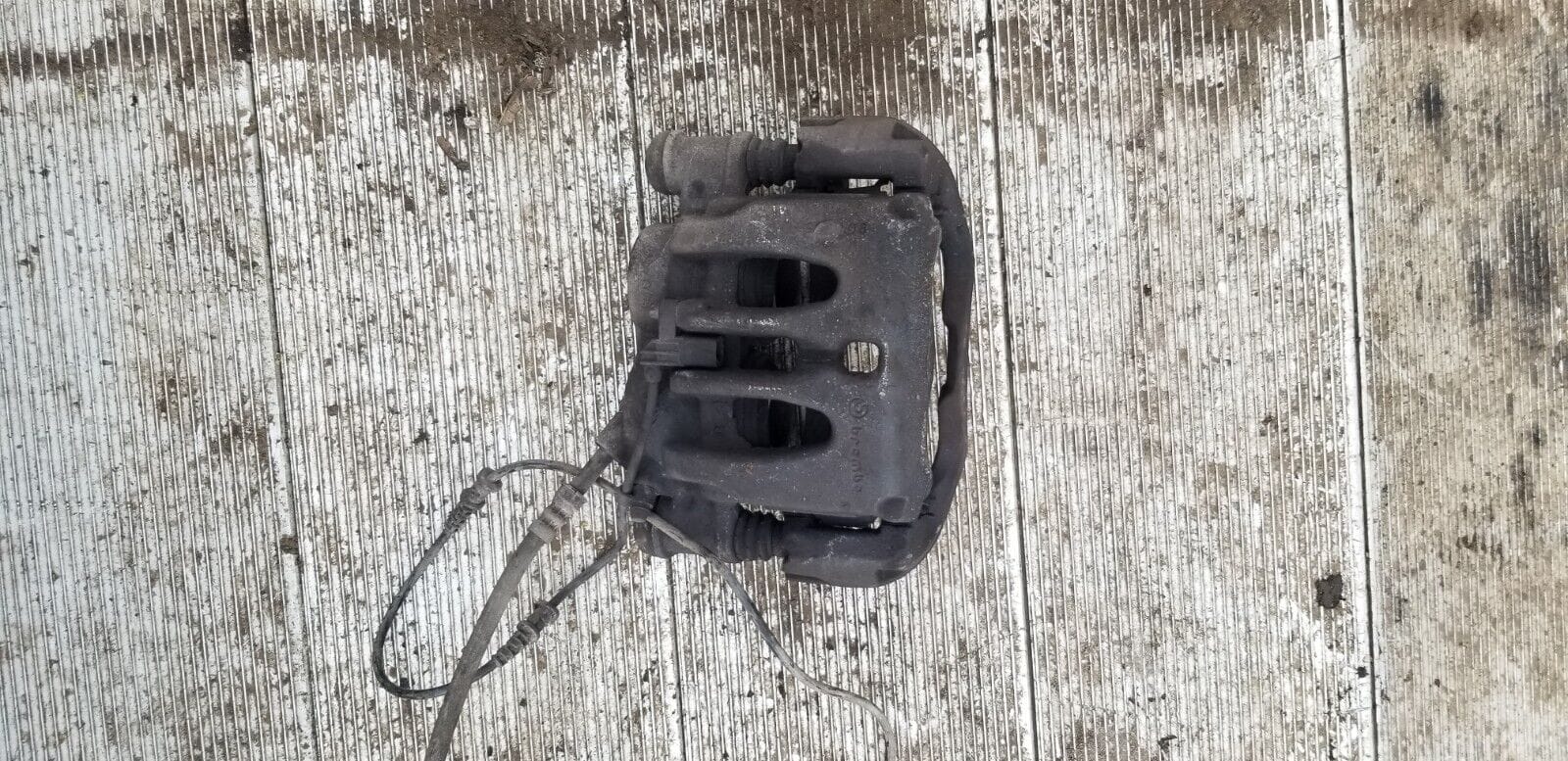 MERCEDES SPRINTER 2014 2.1DIESEL PASSENGER SIDE FRONT BRAKE CALIPER - Image 3