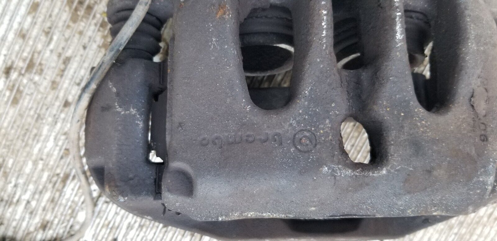 MERCEDES SPRINTER 2014 2.1DIESEL PASSENGER SIDE FRONT BRAKE CALIPER - Image 4