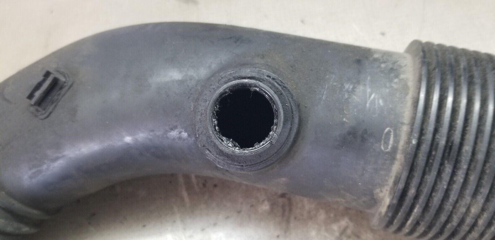 MERCEDES SPRINTER AIR INTAKE PIPE A9065281724 W906 2.1L DSL 2015 AIR INTAKE PIPE - Image 5