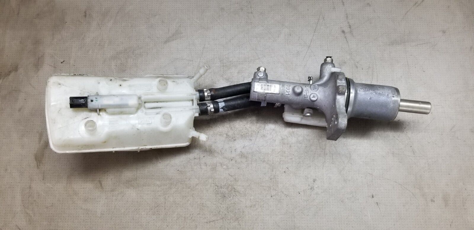 MERCEDES VITO 2.1L W639 MASTER BRAKE CYLINDER A6394300102 - Image 4