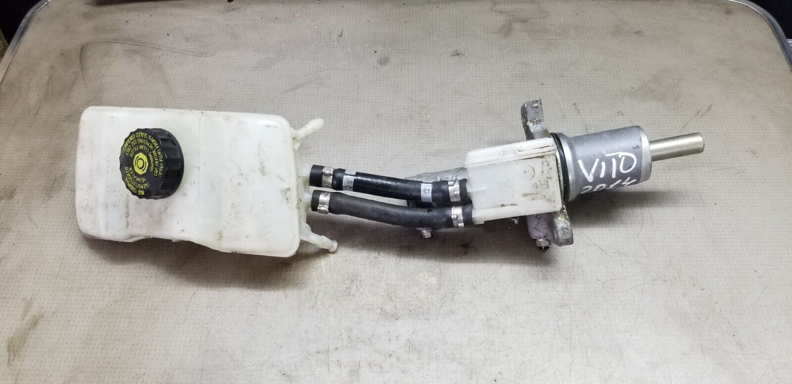 MERCEDES VITO 2.1L W639 MASTER BRAKE CYLINDER A6394300102