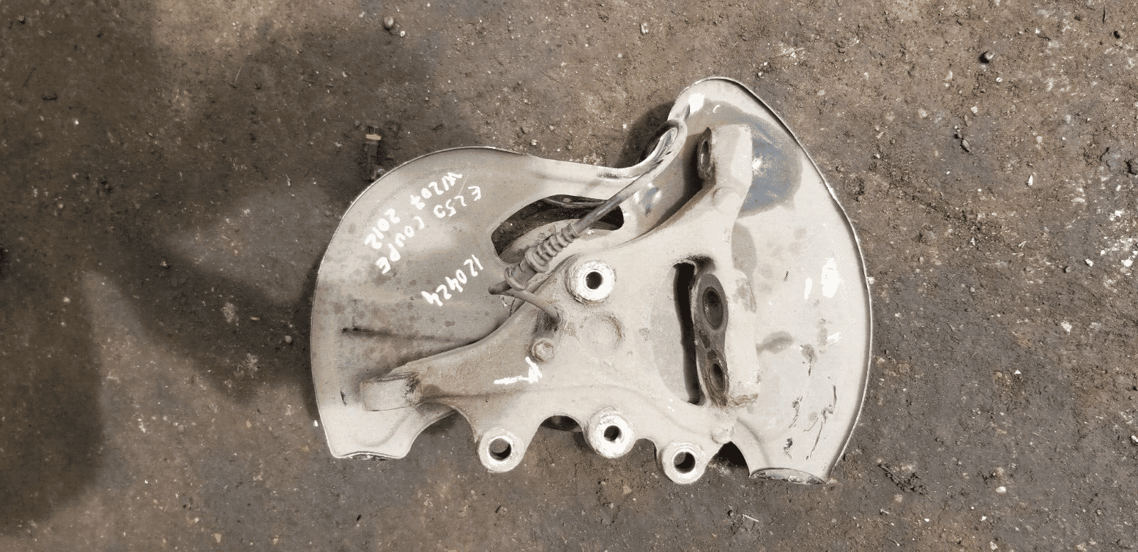 Mercedes E Class C207 E250 2.2 CDI Front Wheel Hub Passenger Side - Image 3