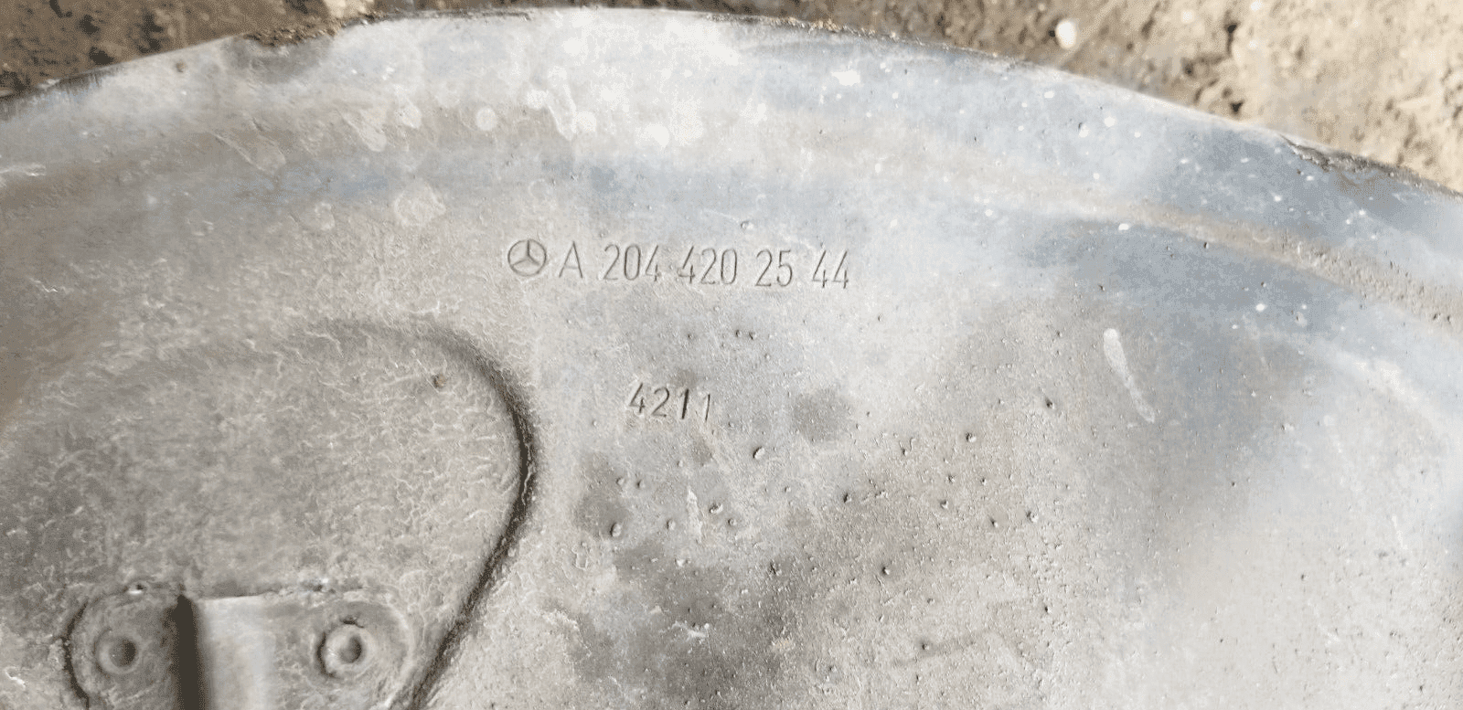 Mercedes E Class C207 E250 2.2 CDI Front Wheel Hub Passenger Side - Image 4