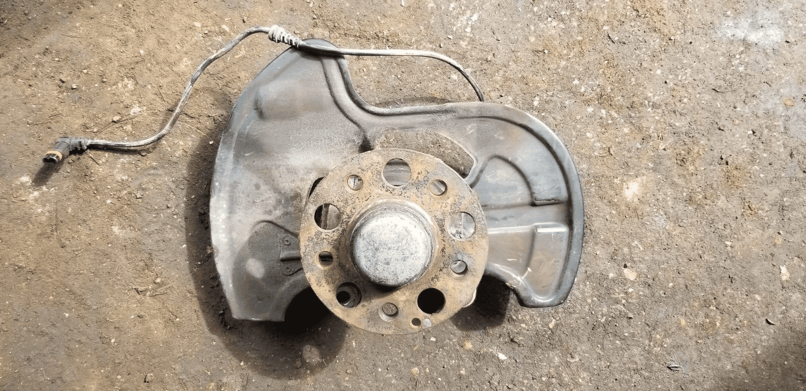 Mercedes E Class C207 E250 2.2 CDI Front Wheel Hub Passenger Side