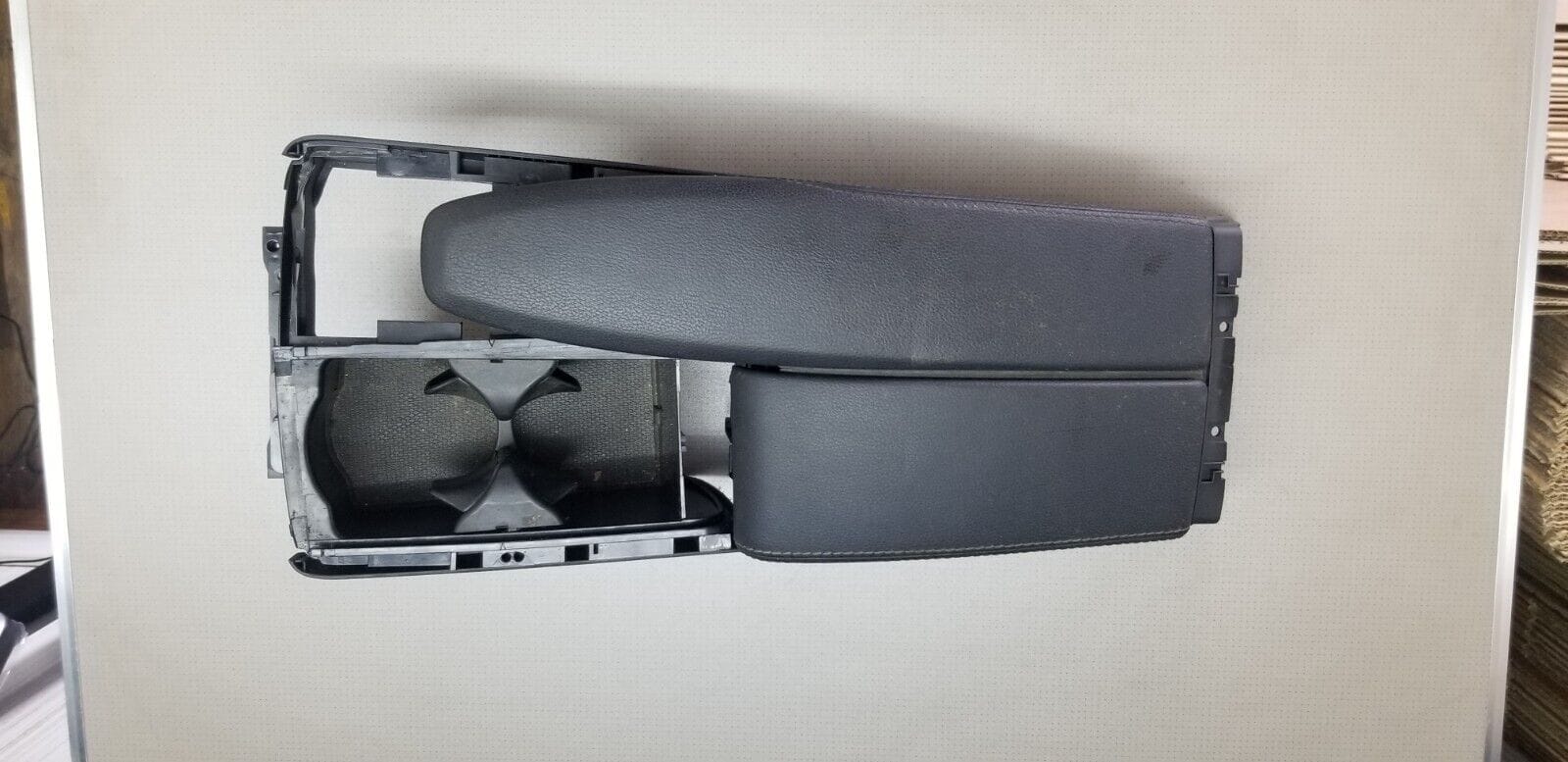 Mercedes E Class Center Console Arm Rest 2011 - Image 3