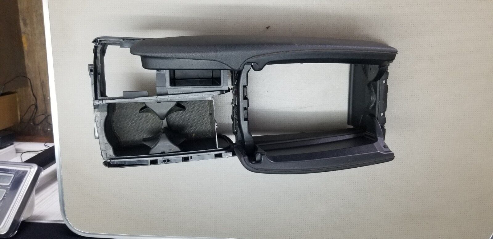 Mercedes E Class Center Console Arm Rest 2011 - Image 4