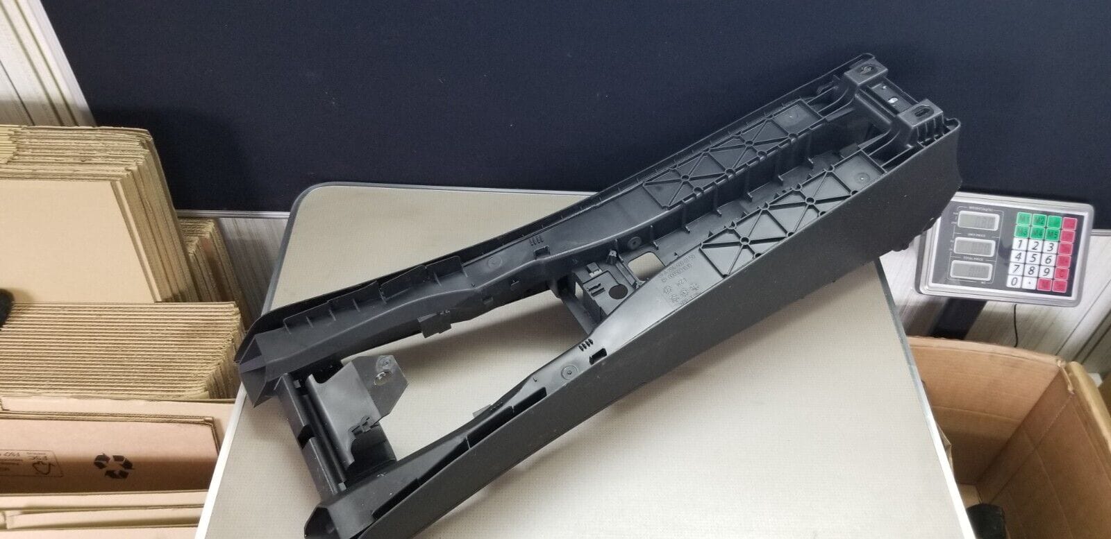 Mercedes E Class Center Console Arm Rest 2011 - Image 10