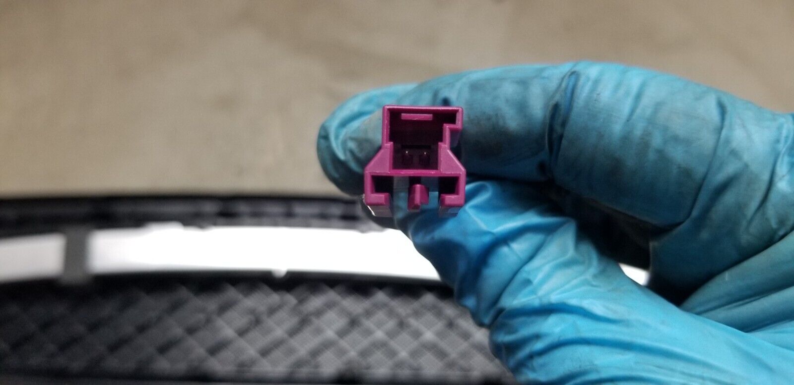 Mercedes E Class Third Brake Light A2126830130 W212 High Level Brake Light 2015 - Image 4