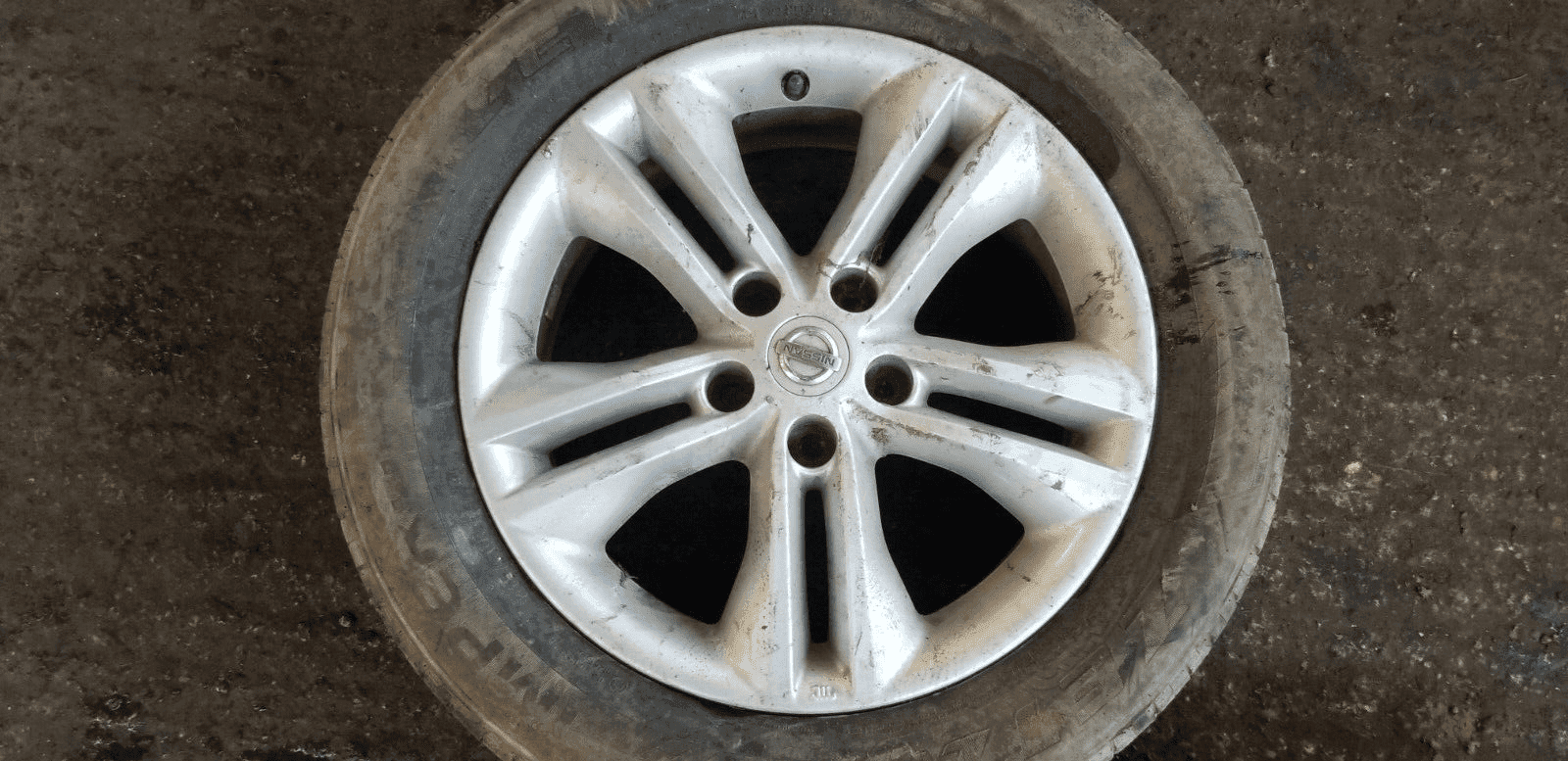 NISSAN QASHQAI J10 17" ALLOY WHEEL WITH TYRE 215/60R17 40300BR07A - Image 3