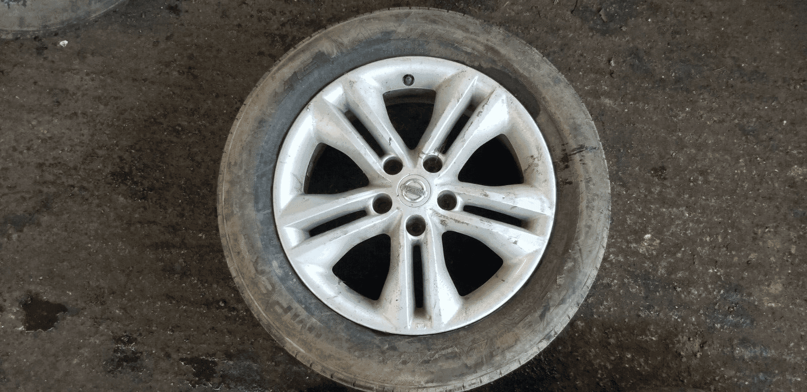 NISSAN QASHQAI J10 17" ALLOY WHEEL WITH TYRE 215/60R17 40300BR07A
