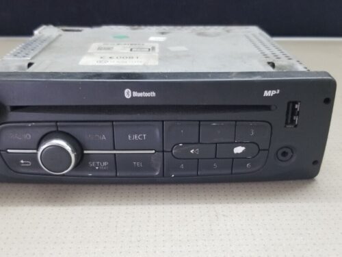 Front view of Renault Master Radio Stereo 281159782R, compatible with Vauxhall Movano MK3 (2011-2018), OEM fit.