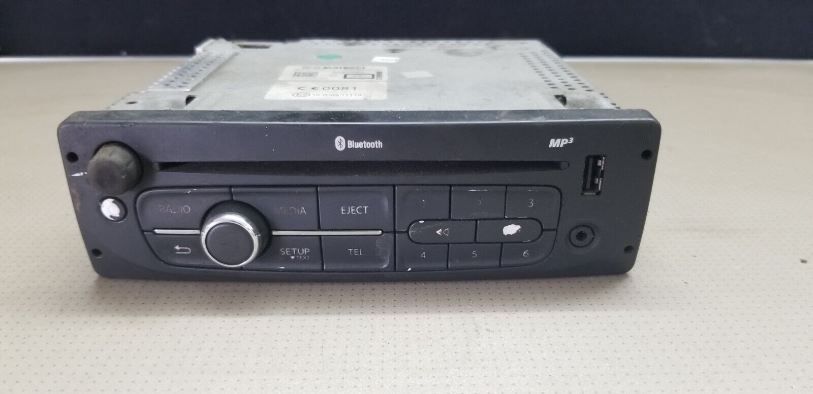 Front view of Renault Master Radio Stereo 281159782R, compatible with Vauxhall Movano MK3 (2011-2018), OEM fit.