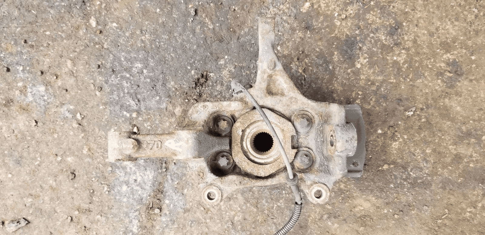 Renault Trafic 3 X82 2015 1.6 CDI Offside Driver Side Front Wheel Hub and Bearing |O - Image 3