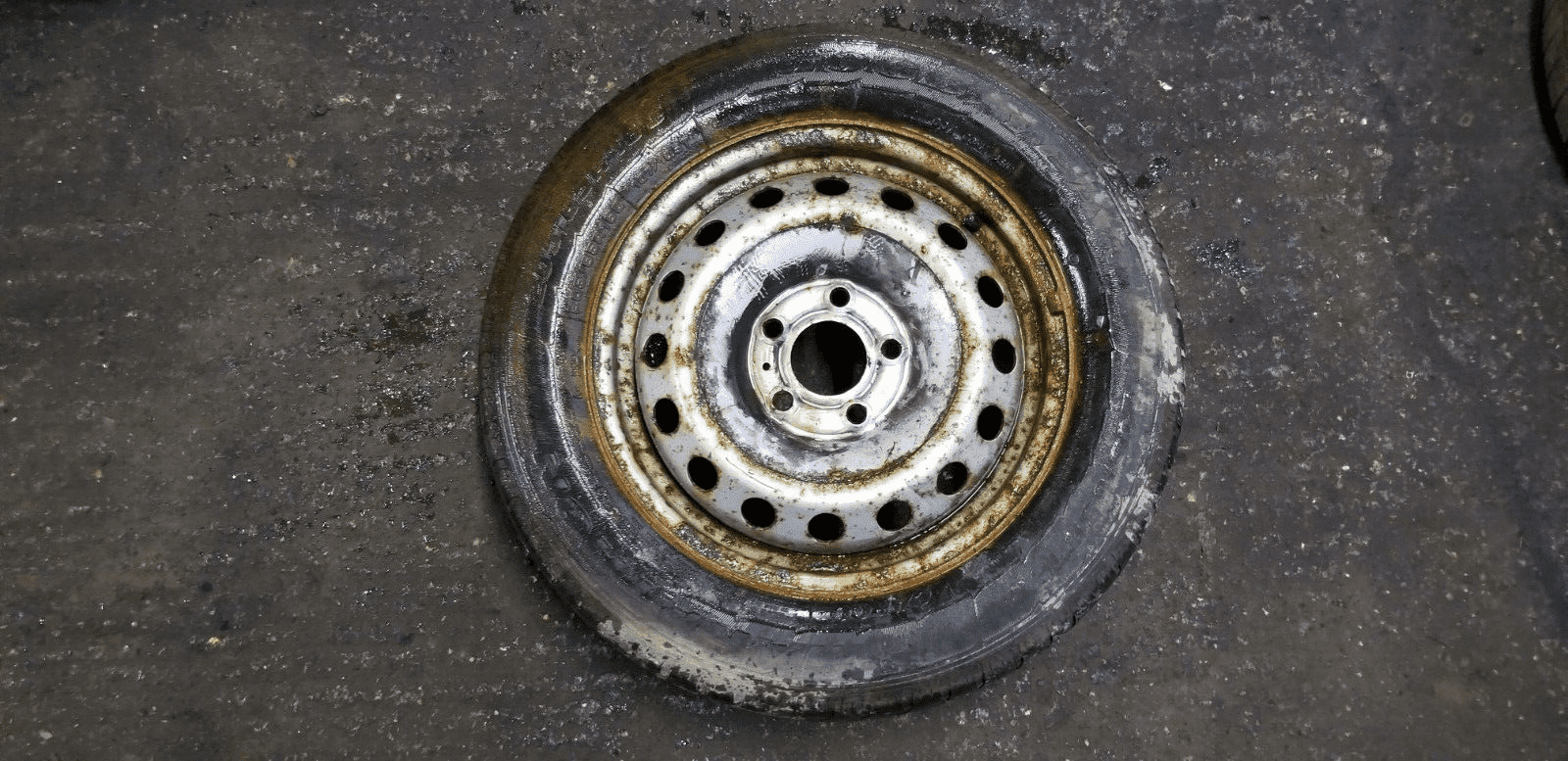 RENAULT TRAFIC VAUXHALL VIVARO PRIMASTAR WHEEL AND TYRE 205 65R R16C 2001 - 2013