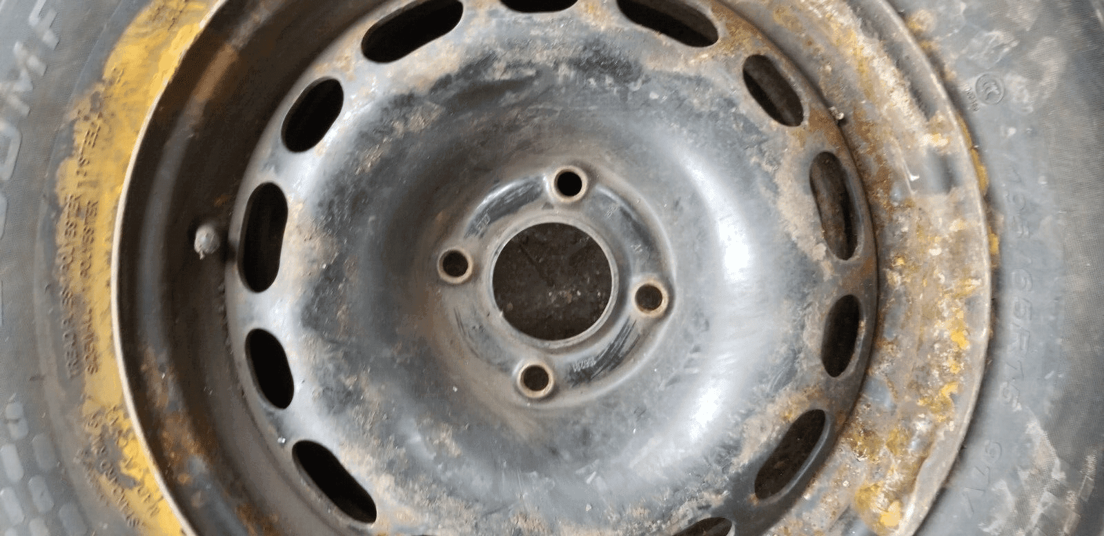 STEEL WHEEL AND TYRE 195/65R15 - Image 3