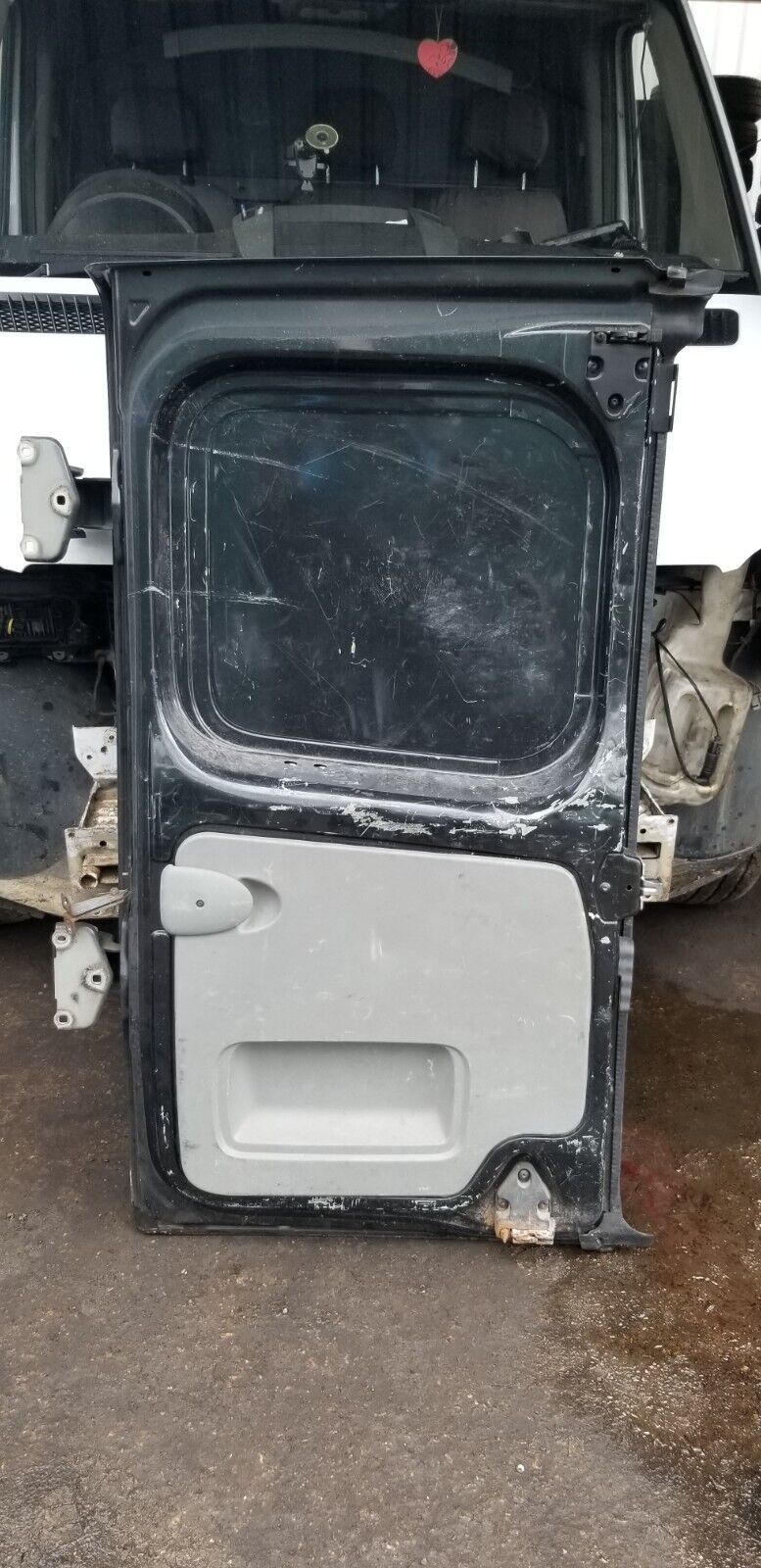 VAUXHALL VIVARO DOOR REAR PASSANGER SIDE NEARSIDE LH 2014 BLACK - Image 3