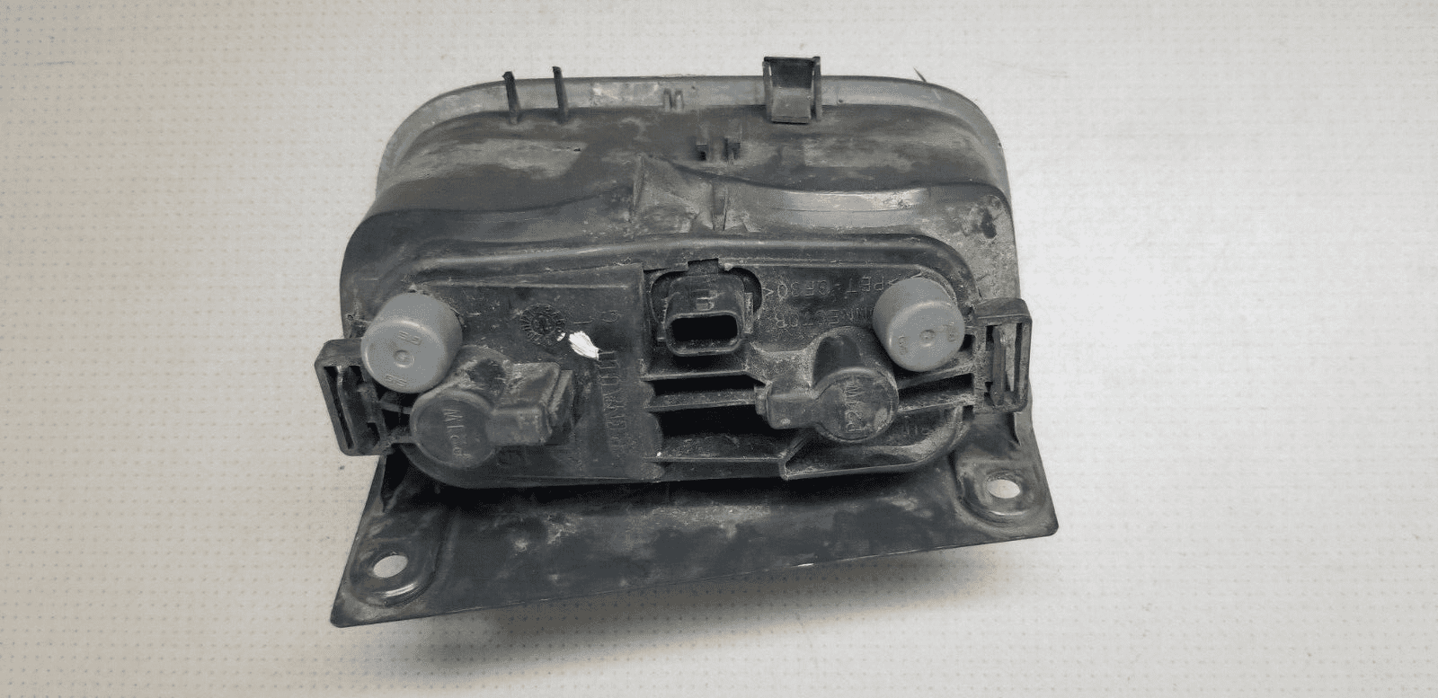 VAUXHALL VIVARO / RENAULT TRAFFIC 2001 - 2014 REAR LOWER FOG LIGHT LEFT SIDE - Image 4