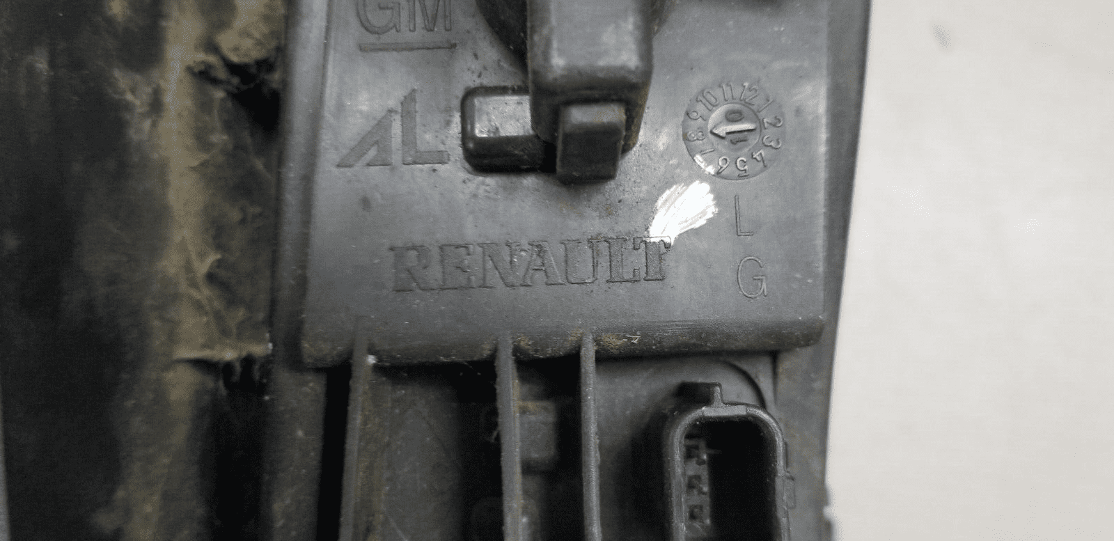 VAUXHALL VIVARO / RENAULT TRAFFIC 2001 - 2014 REAR LOWER FOG LIGHT LEFT SIDE - Image 5