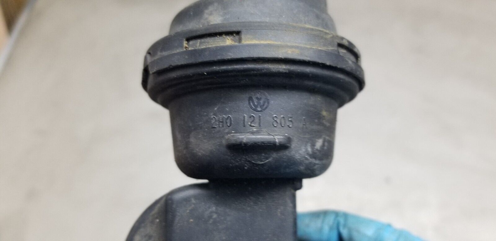 VW CRAFTER VACCUM VALVE WATER PUMP COOLANT 2H0121805A - Image 3