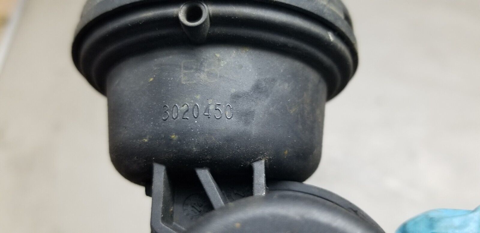 VW CRAFTER VACCUM VALVE WATER PUMP COOLANT 2H0121805A - Image 4