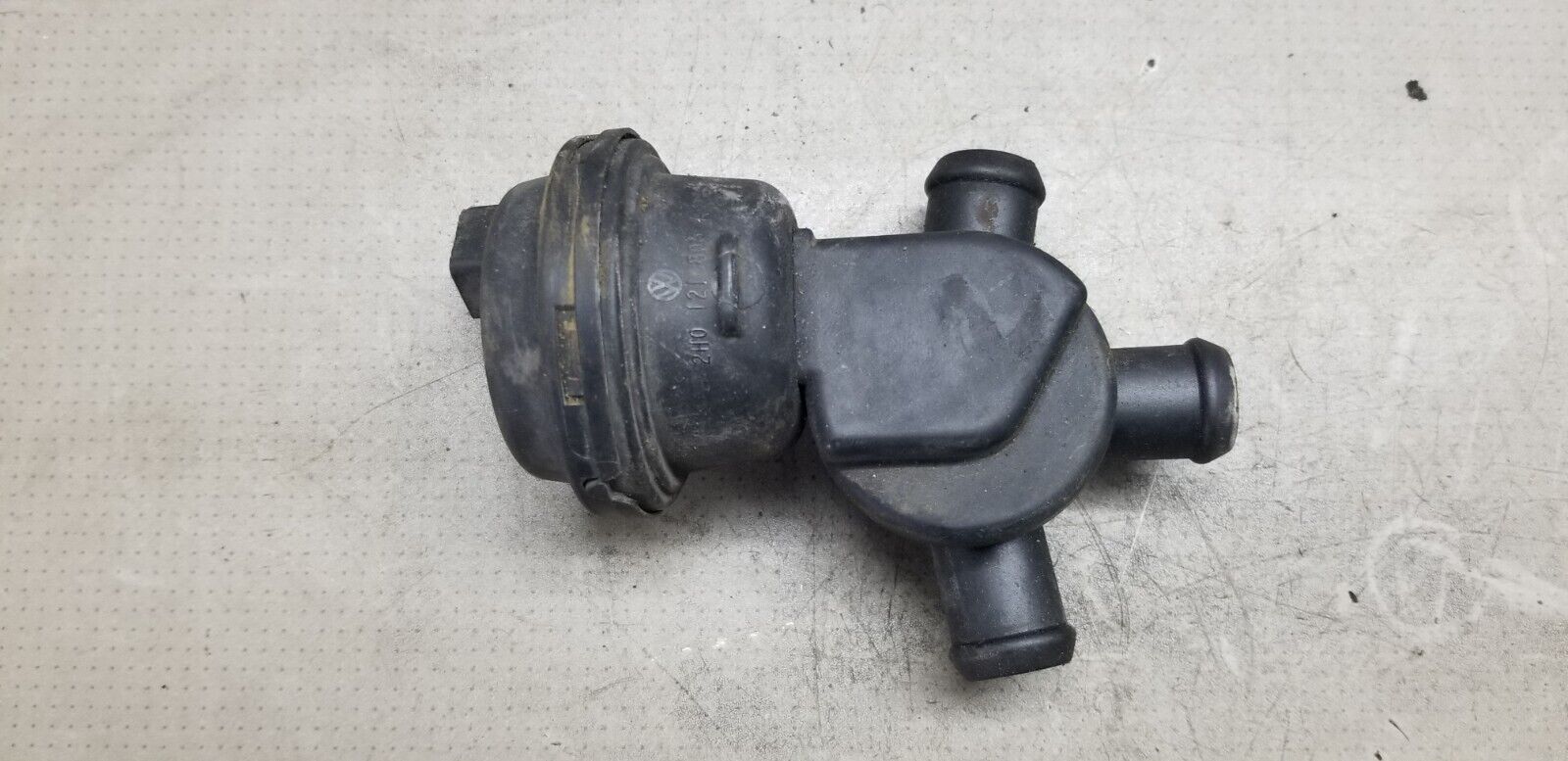 VW CRAFTER VACCUM VALVE WATER PUMP COOLANT 2H0121805A
