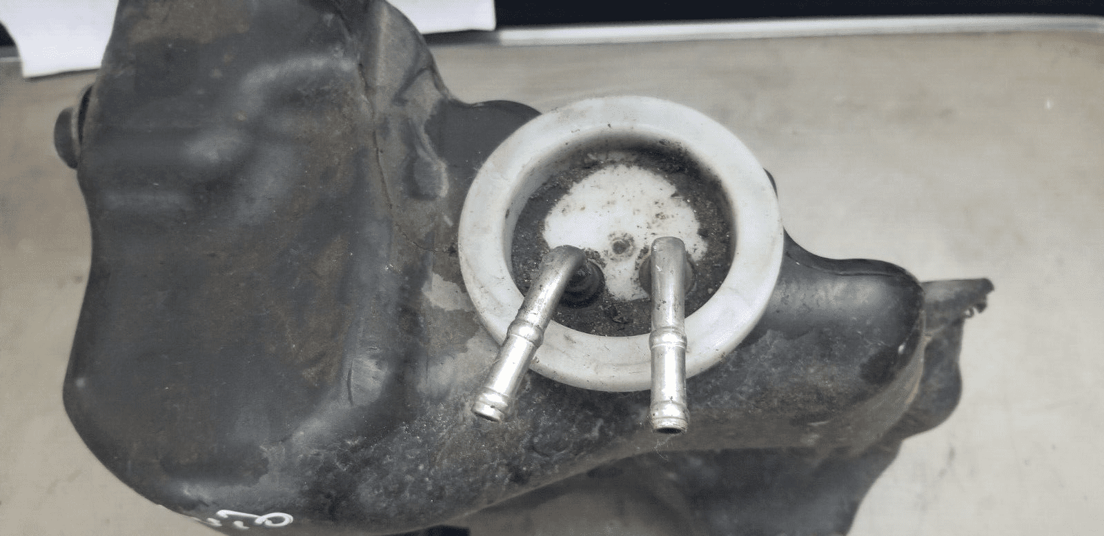 Windscreen Washer Bottle Mercedes W204 W212 Fluid Tank Reservoir A2048601860 - Image 3