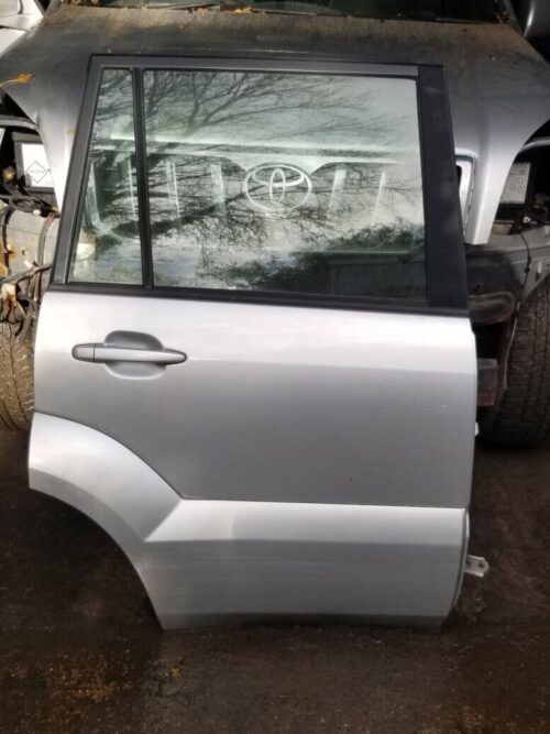2005 TOYOTA LAND CRUISER DRIVER SIDE REAR DOOR O/S SILVER