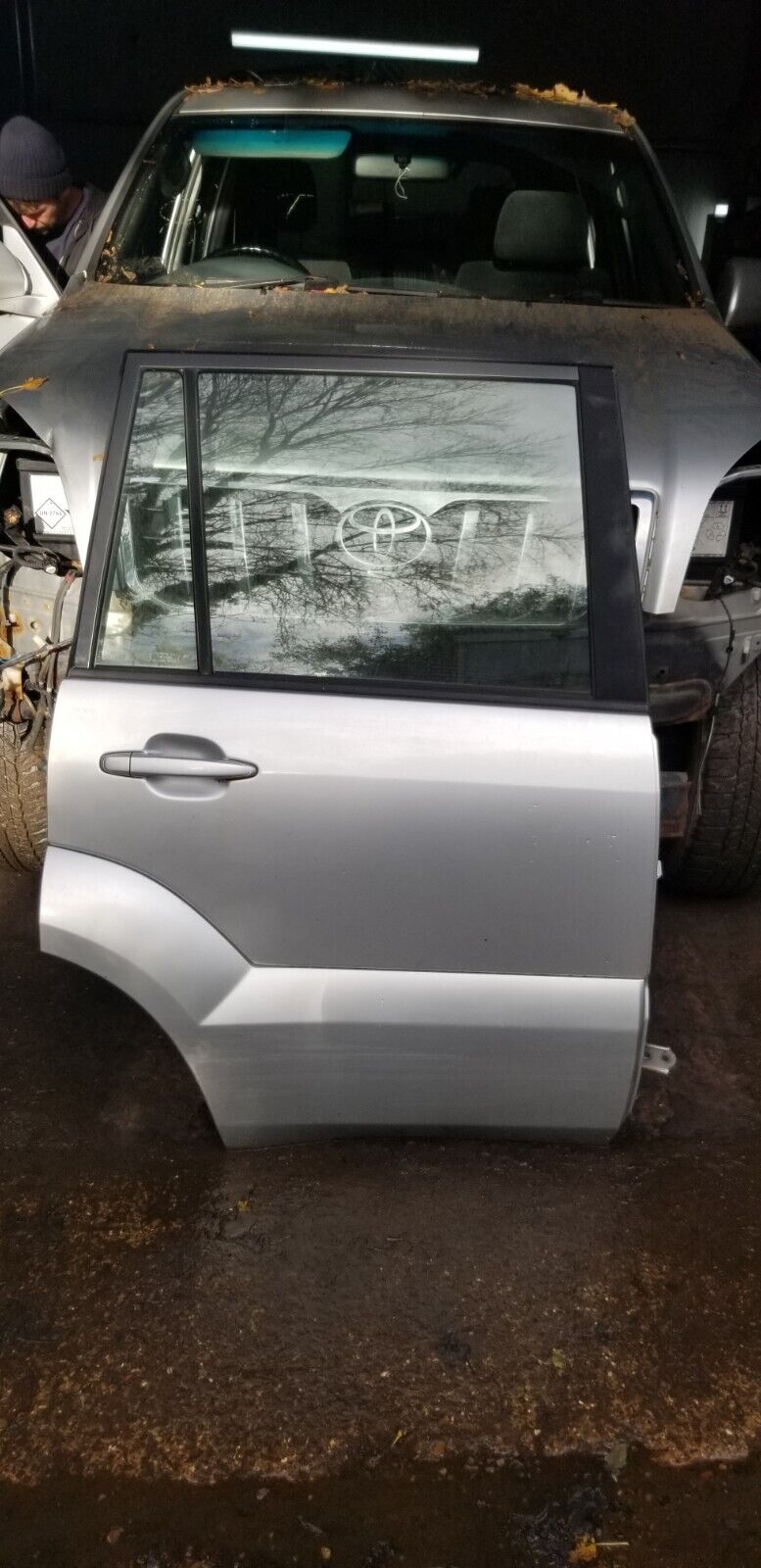 2005 TOYOTA LAND CRUISER DRIVER SIDE REAR DOOR O/S SILVER