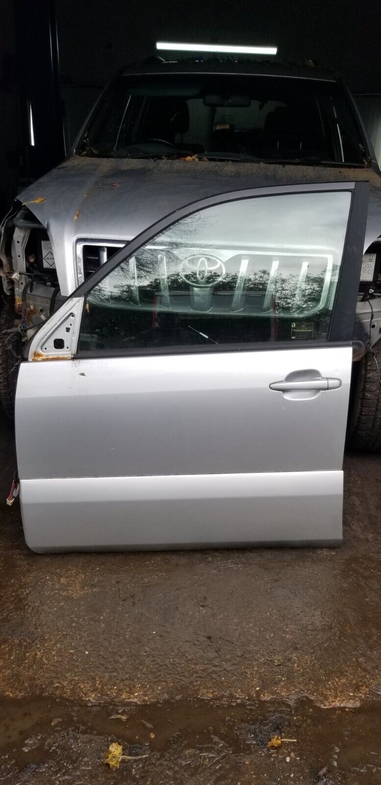 2005 TOYOTA LAND CRUISER PASSENGER SIDE FRONT DOOR SILVER
