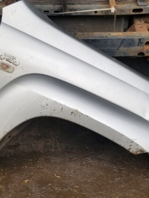 2005 Toyota Land Cruiser Right Side Front Fender Panel D-40 O/S Silver |O
