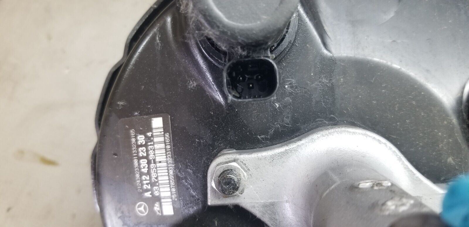 2014 Mercedes E Class W212 E300 Hybrid Brake Servo A2124302330 - Image 6