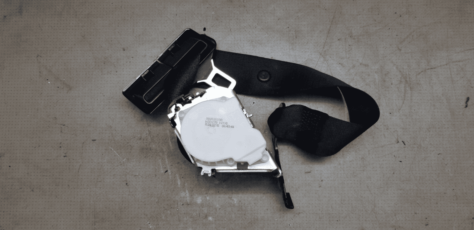 2015 Mercedes E Class Rear Centre Seat Belt A2128601485 Good Condition - Image 3