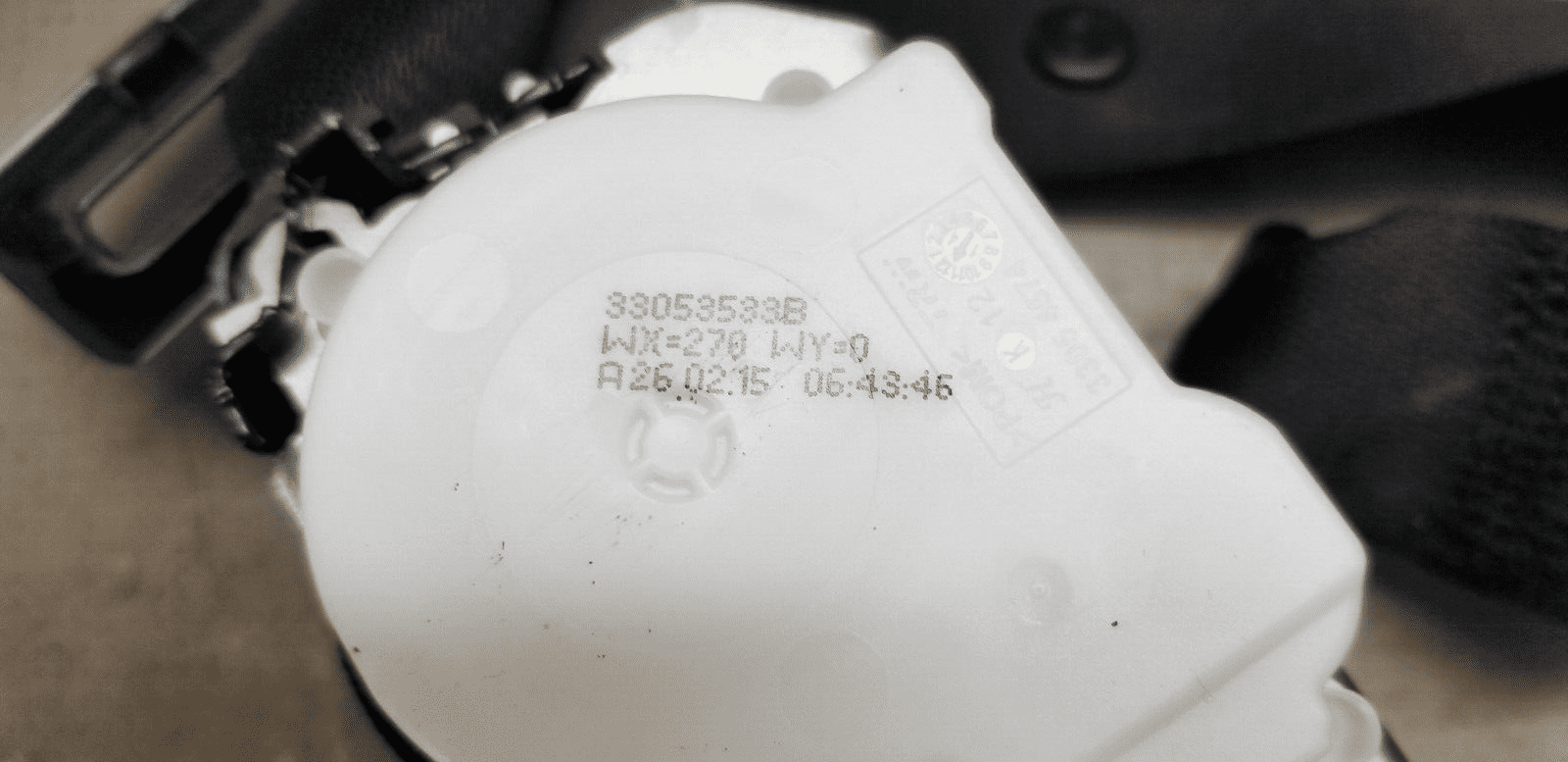 2015 Mercedes E Class Rear Centre Seat Belt A2128601485 Good Condition - Image 4