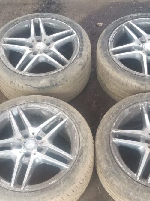 Complete set of 4 Mercedes E-Class W212 18-inch AMG alloy wheels and tyres