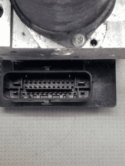 ABS/ESP hydraulic unit A2124313512 connector ports