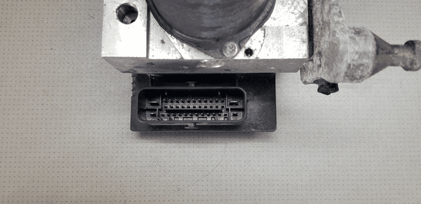 ABS/ESP hydraulic unit A2124313512 connector ports