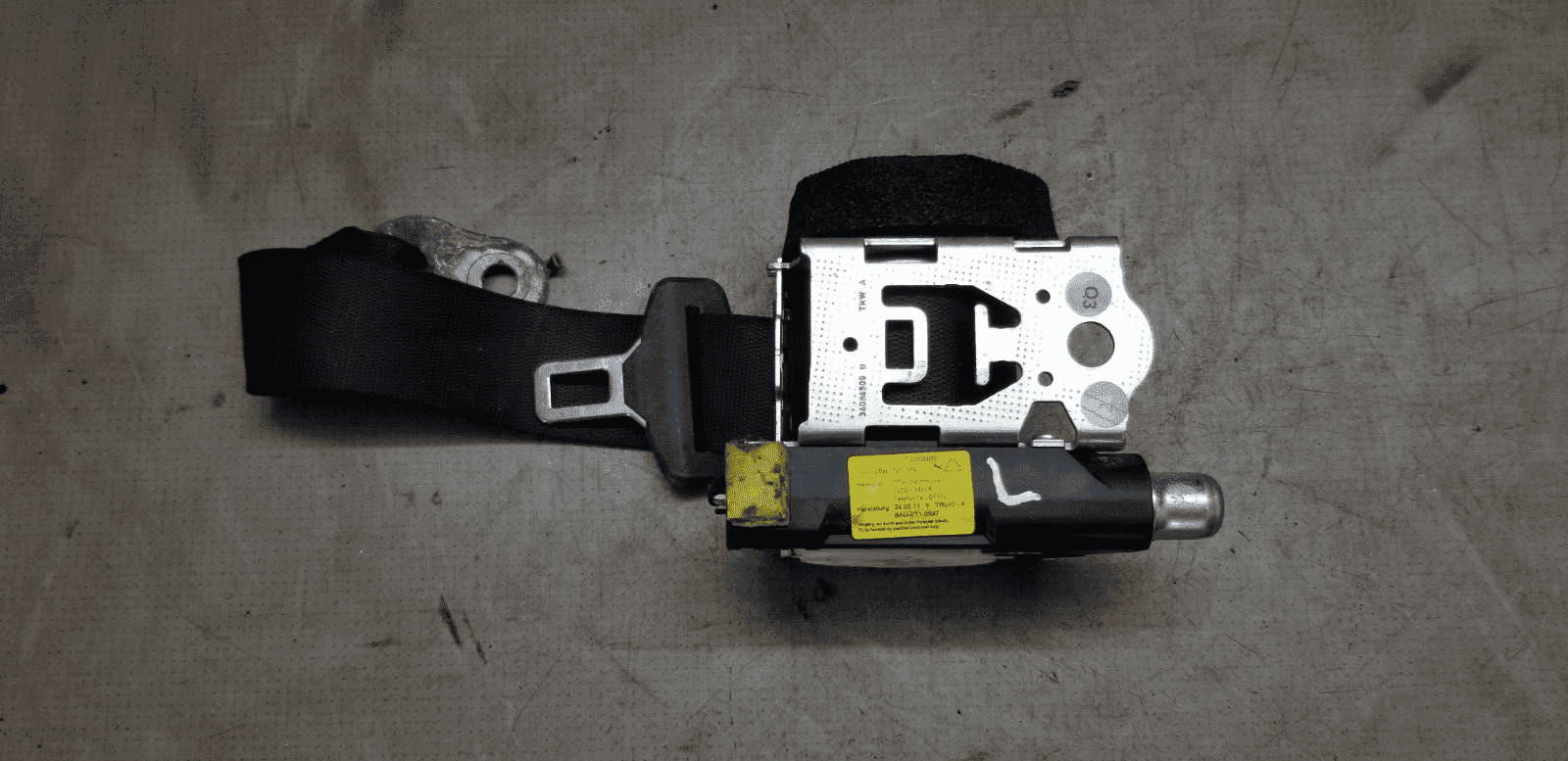 MERCEDES BENZ C CLASS SEAT BELT REAR LEFT PASSENGER SIDE NEARSIDE W204 2011