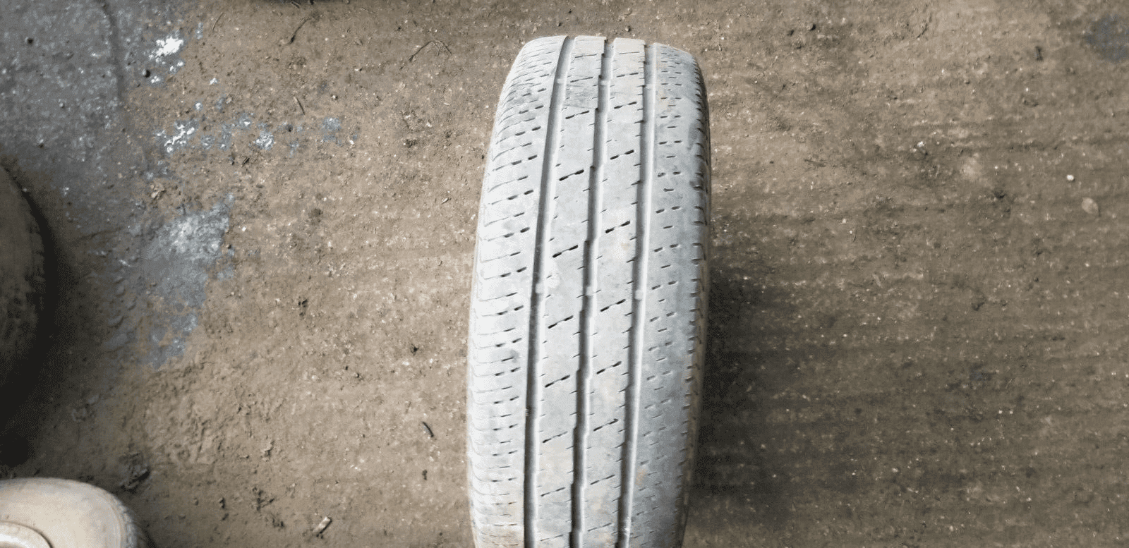 Detailed image of used Mercedes Sprinter W906 wheel and Continental tyre assembly