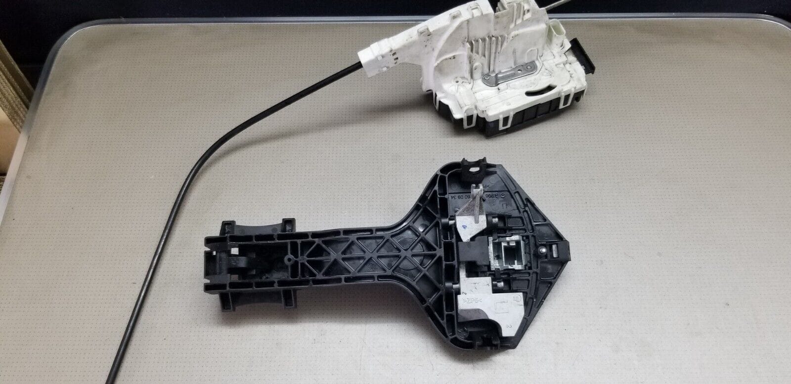 MERCEDES SPRINTER DOOR LOCK ASSEMBLY FRONT LEFT A9067201435 W906 2006 - 2019 - Image 6