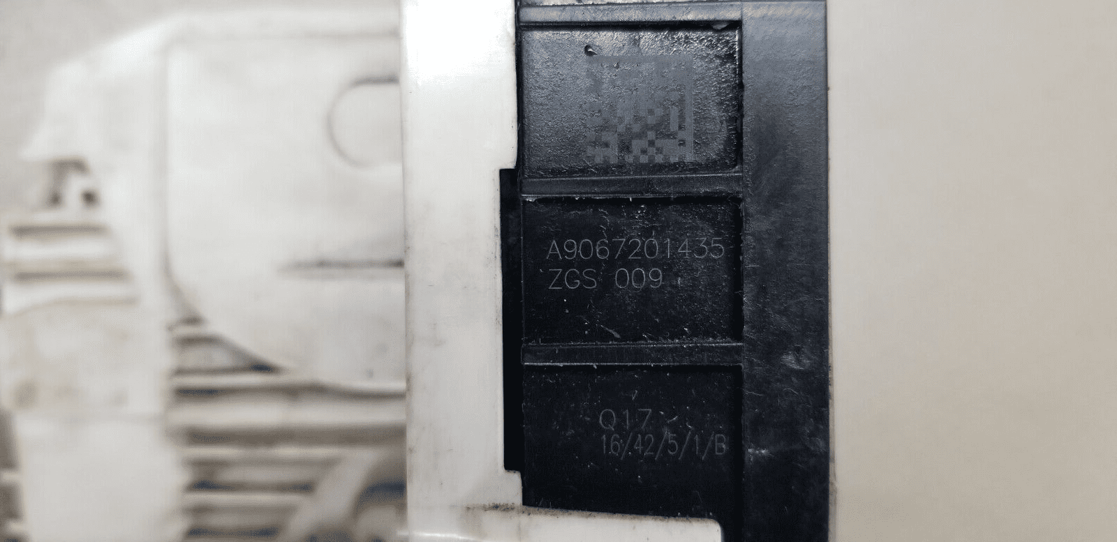 MERCEDES SPRINTER DOOR LOCK ASSEMBLY FRONT LEFT A9067201435 W906 2006 - 2019 - Image 7